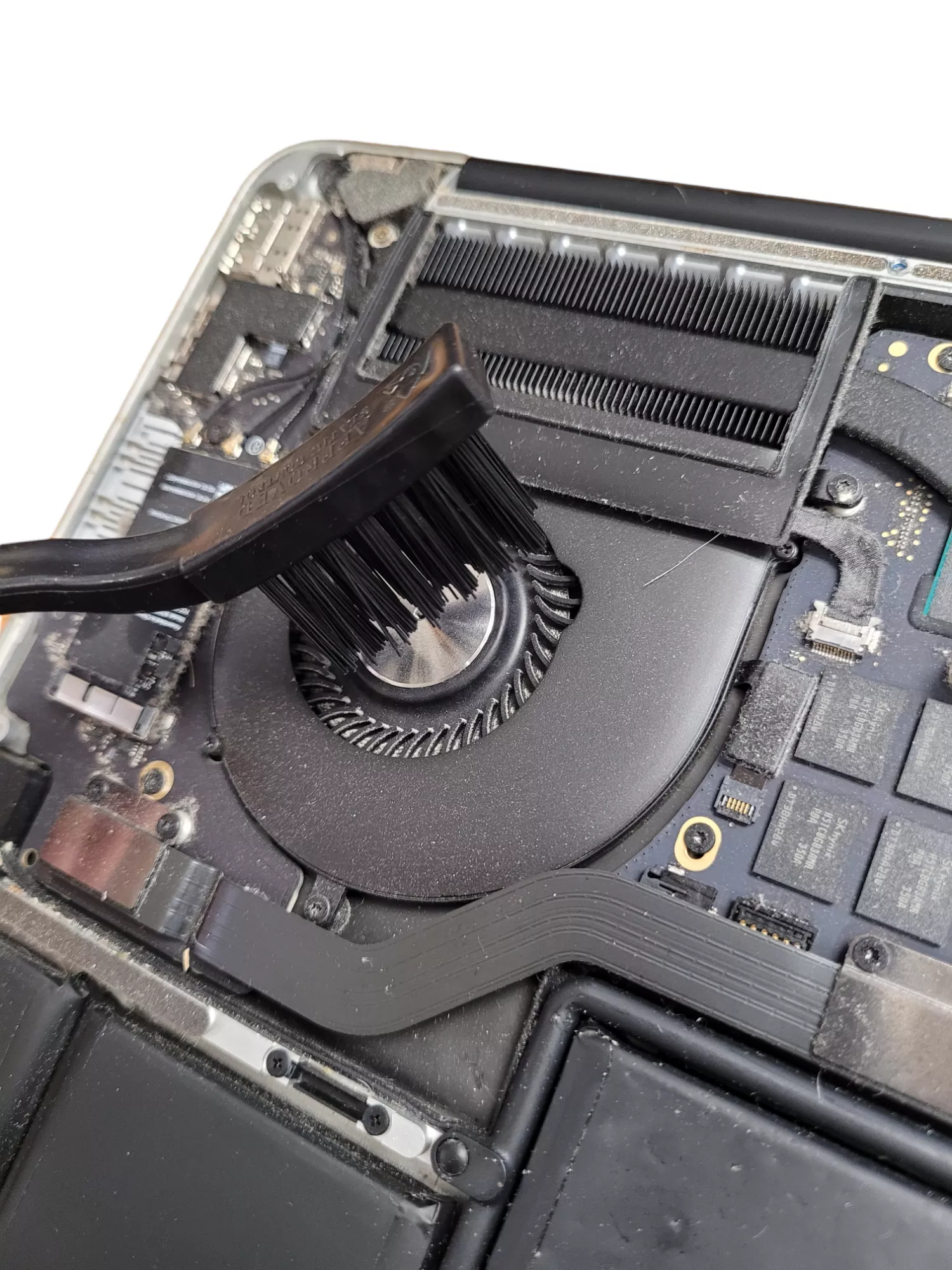 Apple MacBook fan cleaning and overheating fix Istanbul